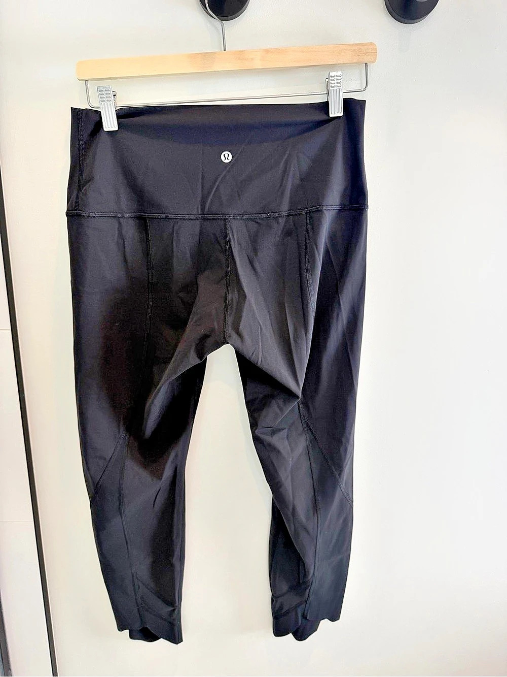 Lululemon Cropped Scallop Black Leggings